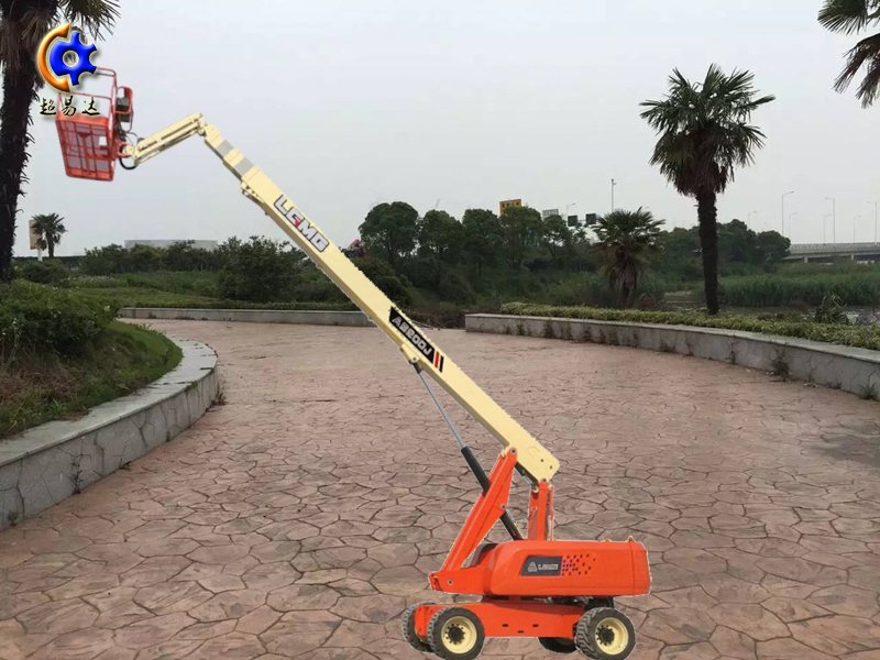 <b>全自行直臂高空作業(yè)平臺(tái)</b>