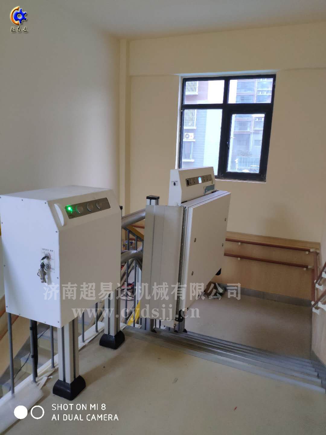 斜掛輪椅式升降平臺(tái)