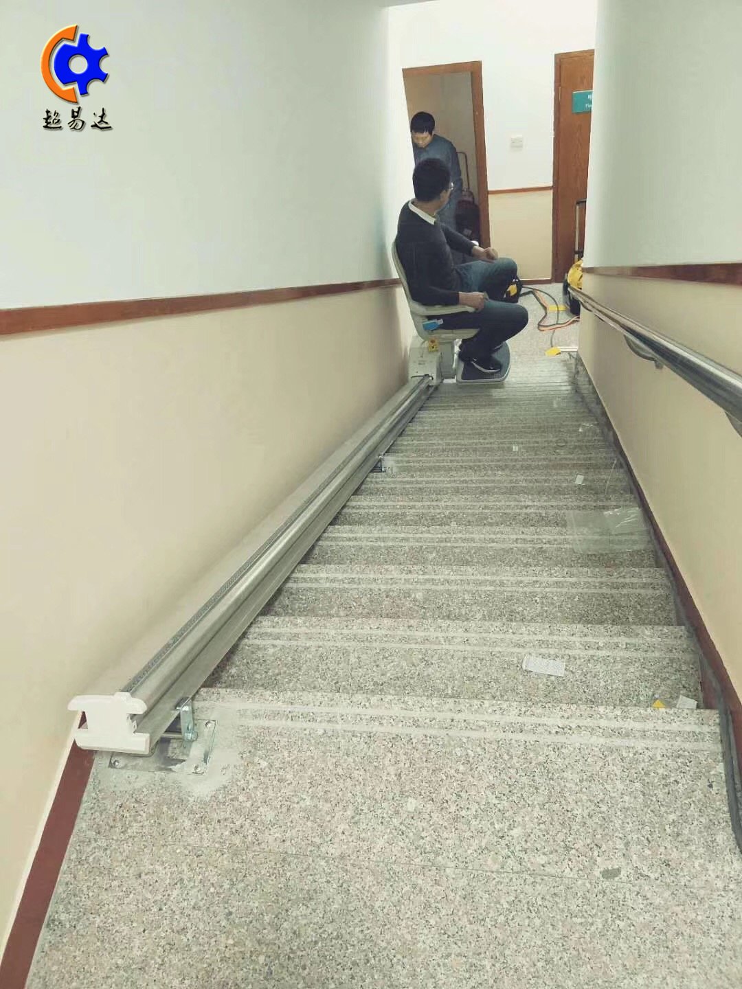 斜掛式座椅升降機/ 斜掛式座椅升降機